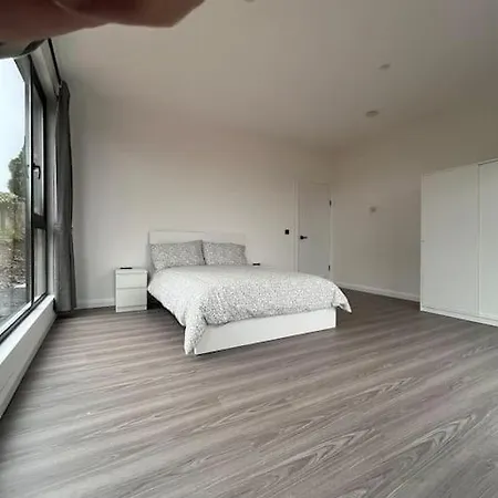 Deerpark Semi Sleeps 8 With Sofa Bed Кашел