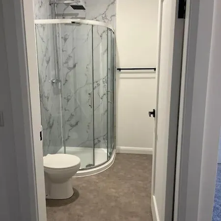 Апартаменты Deerpark Semi Sleeps 8 With Sofa Bed *