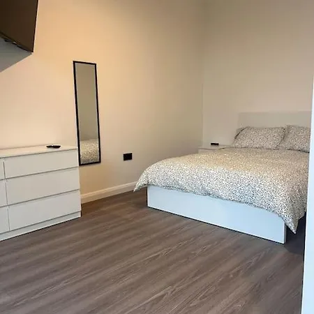 Апартаменты Deerpark Semi Sleeps 8 With Sofa Bed Кашел