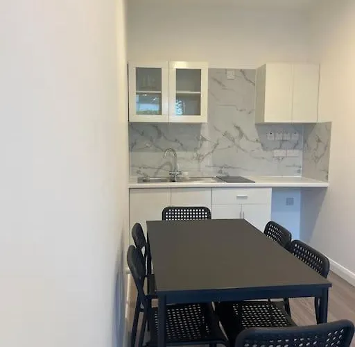 아파트 Deerpark Semi Sleeps 8 With Sofa Bed