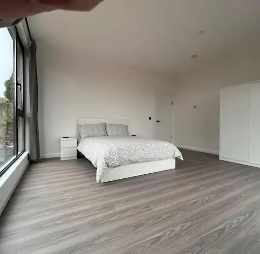 Deerpark Semi Sleeps 8 With Sofa Bed 캐셜