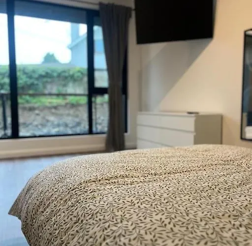 Apartment Deerpark Semi Sleeps 8 With Sofa Bed *