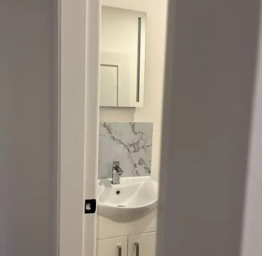 아파트 Deerpark Semi Sleeps 8 With Sofa Bed