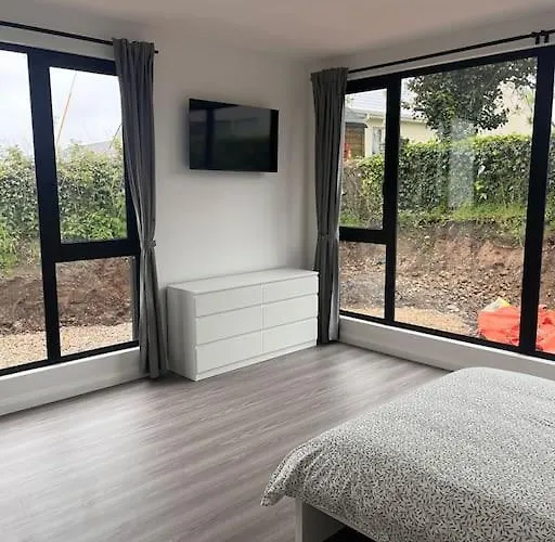 아파트 Deerpark Semi Sleeps 8 With Sofa Bed