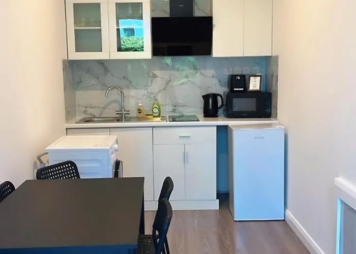 Deerpark Semi Sleeps 8 With Sofa Bed *