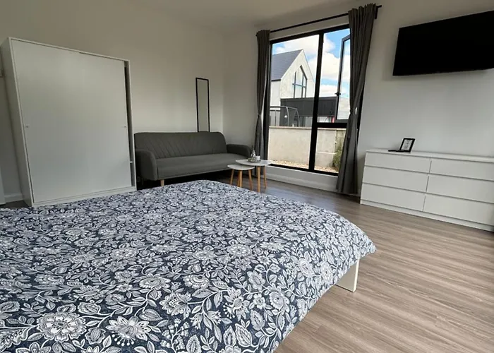 Deerpark Semi Sleeps 8 With Sofa Bed * Cashel (Tipperary)